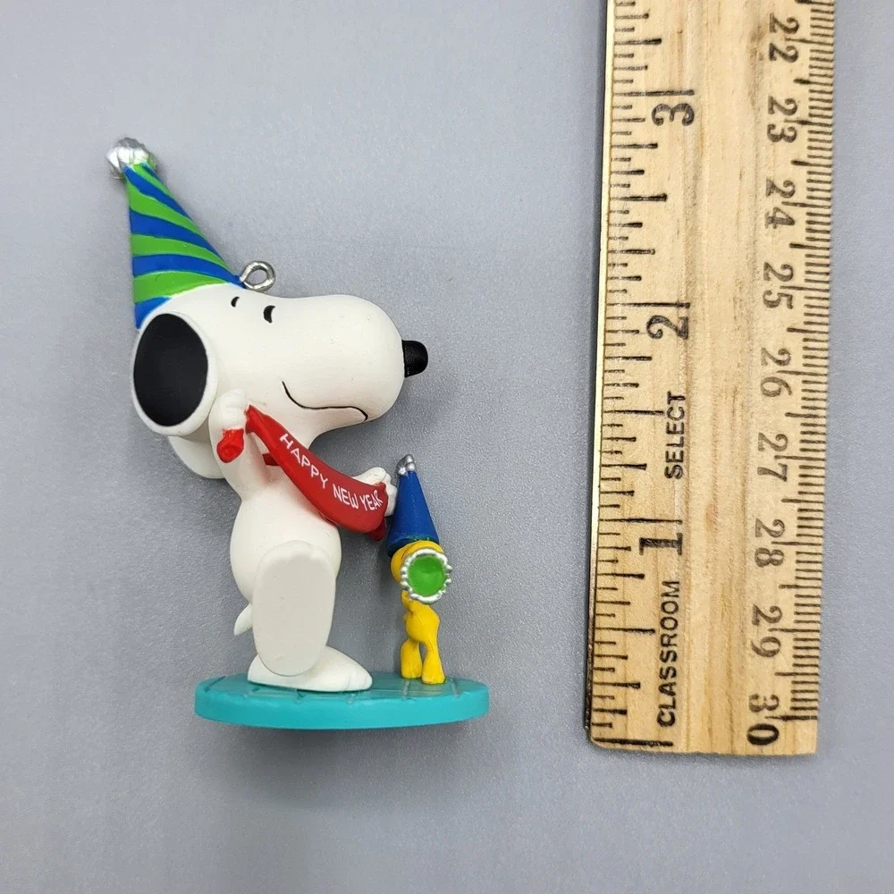 Hallmark Ornament Peanuts New Years Celebration Snoopy Woodstock White QX9829